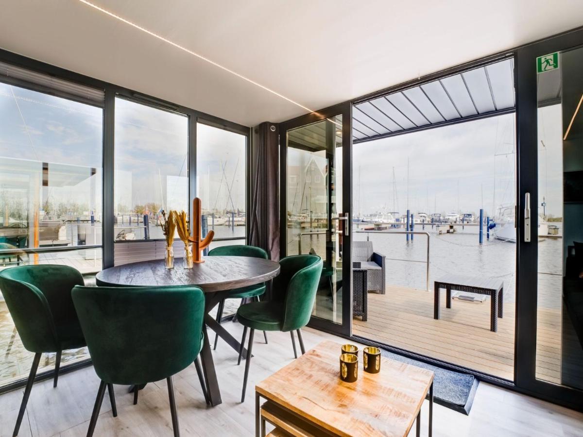 Beautiful Houseboat In Marina Of Volendam Hotel Exterior photo